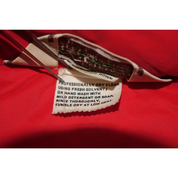 REI Vest Men's Size Small Goose Down Red Puffer Pacific Northwest Seattle Retro - Picture 9 of 9